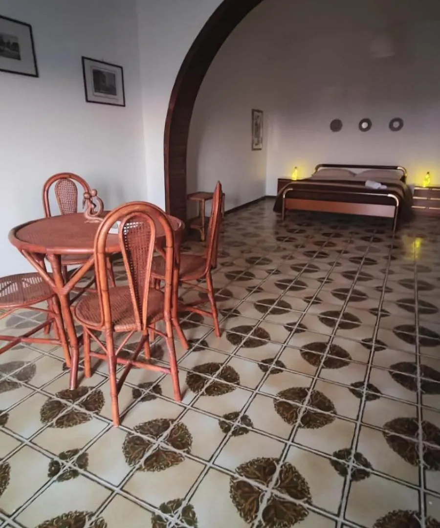 Casa Di Mitri Bed & Breakfast Carini Italy